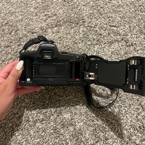 Black Minolta SLR Camera - Picture 3 of 3